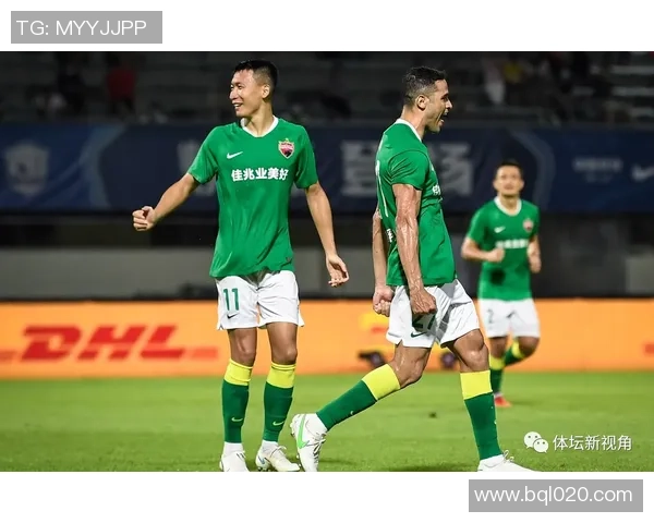 重庆足球队以70分领跑总决赛积分榜展现强劲实力